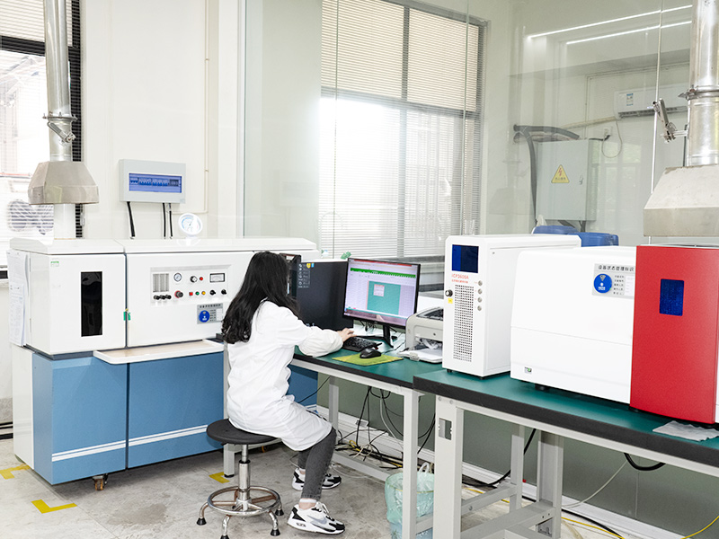 Sistema di misura di precisione per materiali magnetici permanenti